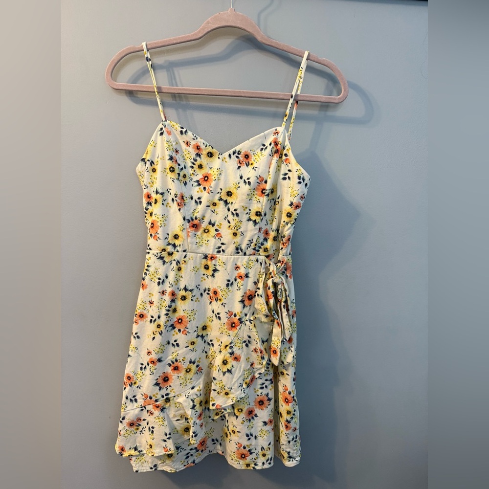 City triangles new with tags short floral ruffle front dress, size 3 juniors